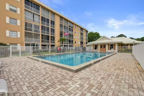 304 Golfview Rd #304, North Palm Beach, FL 33408