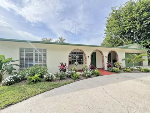 240 Lake Dr, Coconut Creek, FL 33066