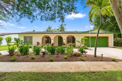 240 Lake Dr, Coconut Creek, FL 33066
