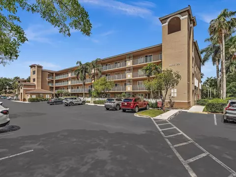 12511 Imperial Isle Dr #402, Boynton Beach, FL 33437