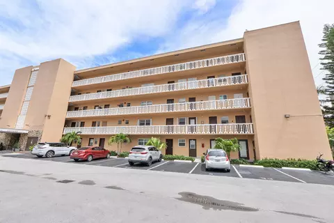 219 NE 14th Ave #107, Hallandale Beach, FL 33009