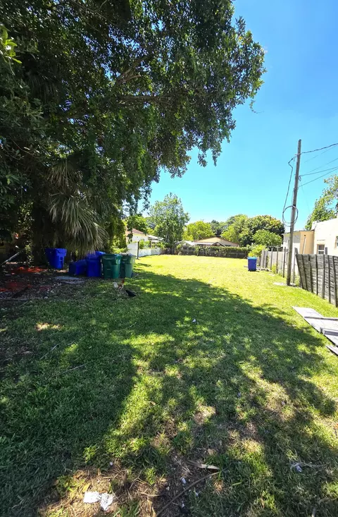 1252 NW 35th St, Miami, FL 33142