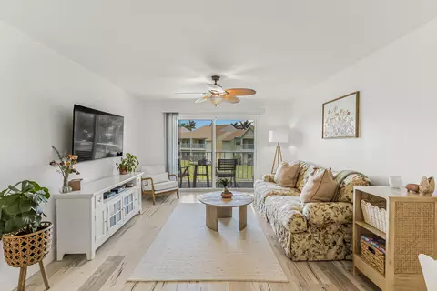 1850 Charlesmont Dr #119, Indialantic, FL 32903