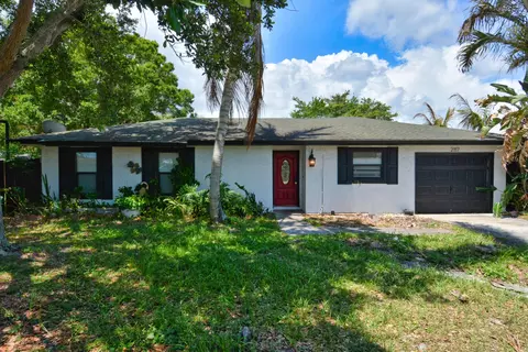 2117 SEast Dunbrooke Cir, Port Saint Lucie, FL 34952