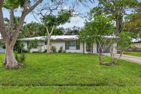 941 SE Atlantus Ave, Port Saint Lucie, FL 34983
