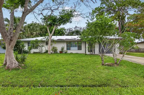941 SE Atlantus Ave, Port Saint Lucie, FL 34983