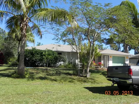 941 SE Atlantus Ave, Port Saint Lucie, FL 34983