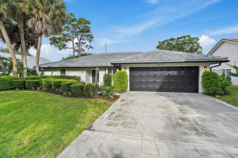 18169 Lake Bend Dr, Jupiter, FL 33458