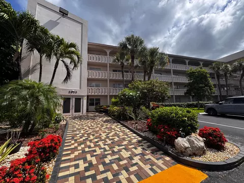 2003 Granada Dr #J2, Coconut Creek, FL 33066