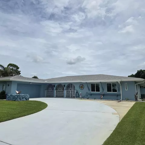 2773 SE Pine Valley St, Port Saint Lucie, FL 34952
