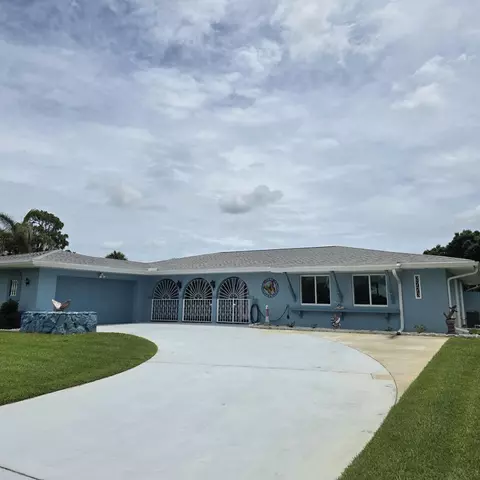 2773 SE Pine Valley St, Port Saint Lucie, FL 34952