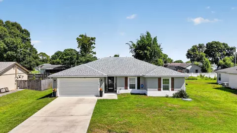 473 SE Streamlet Ave, Port Saint Lucie, FL 34983