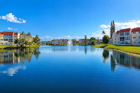 2750 W Sunrise Lakes Dr W #112, Sunrise, FL 33322