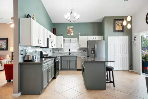 Kitchen - 2480 SE Springtree Pl, Stuart, FL 34997 photo 2 of 4