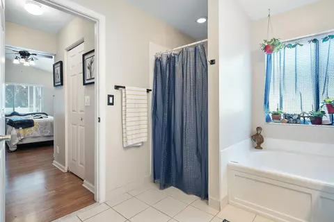 Bath - 2480 SE Springtree Pl, Stuart, FL 34997 photo 3 of 4