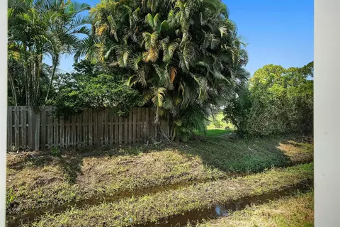 Exterior - 2480 SE Springtree Pl, Stuart, FL 34997 photo 7 of 8