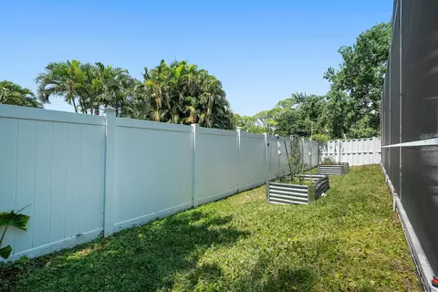 Exterior - 2480 SE Springtree Pl, Stuart, FL 34997 photo 6 of 8