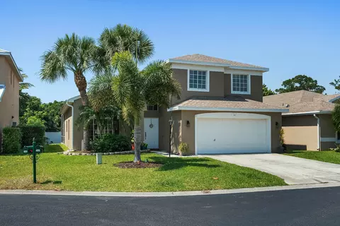 Exterior - 2480 SE Springtree Pl, Stuart, FL 34997 photo 2 of 8