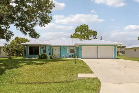 464 NW Ravenswood Ln, Port Saint Lucie, FL 34983