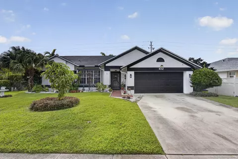 102 E Royal Pine Cir Ct, Royal Palm Beach, FL 33411