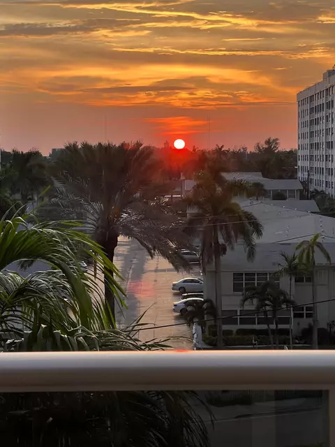 3140 S Ocean Dr, Hallandale Beach, FL 33009