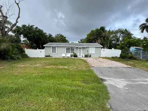 4328 Pine St, West Palm Beach, FL 33406