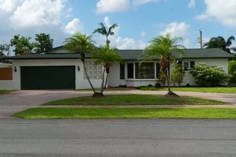 5541 SW 7th St, Plantation, FL 33317