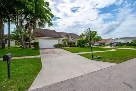 22051 Montoya Dr, Boca Raton, FL 33433