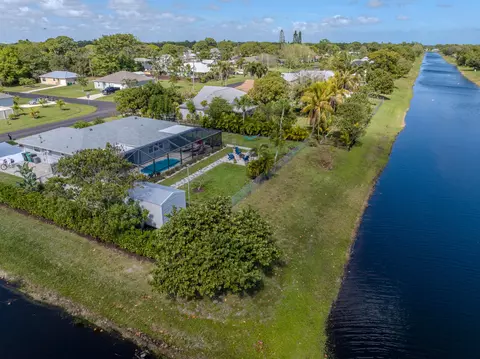 2513 SE Hallahan St, Port Saint Lucie, FL 34952