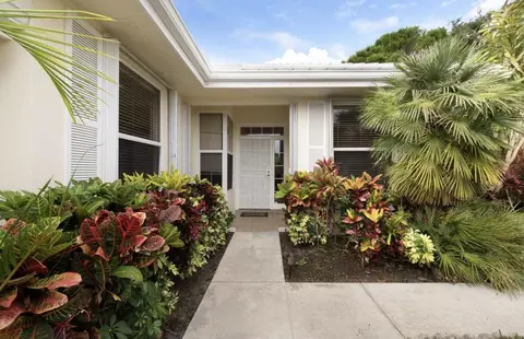 1092 Bedford Ave, Palm Beach Gardens, FL 33403