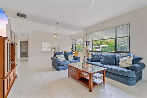 Living - 811 Oak Harbour Dr, Juno Beach, FL 33408 photo 4 of 4
