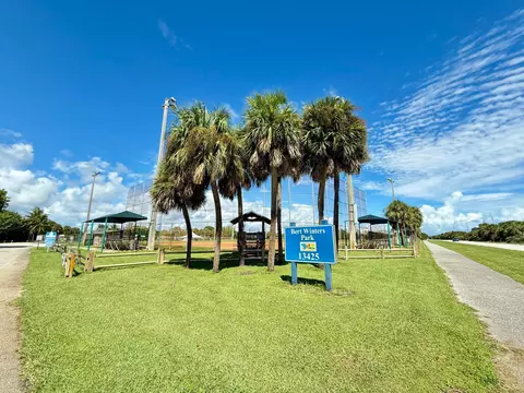 Exterior - 811 Oak Harbour Dr, Juno Beach, FL 33408 photo 6 of 6