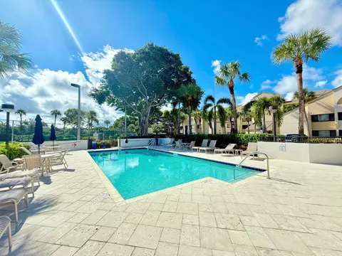 Exterior - 811 Oak Harbour Dr, Juno Beach, FL 33408 photo 5 of 6