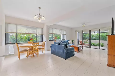 Living - 811 Oak Harbour Dr, Juno Beach, FL 33408 photo 1 of 4