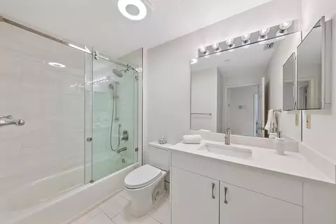 Bath - 811 Oak Harbour Dr, Juno Beach, FL 33408 photo 3 of 3
