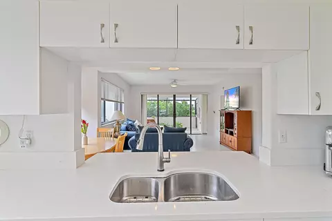 Kitchen - 811 Oak Harbour Dr, Juno Beach, FL 33408 photo 3 of 3