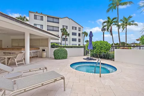Exterior - 811 Oak Harbour Dr, Juno Beach, FL 33408 photo 3 of 6