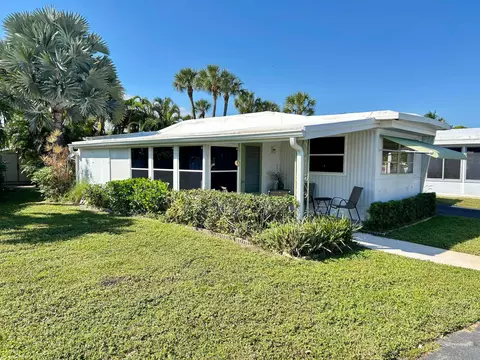425 Bougainvilla Dr, Deerfield Beach, FL 33442