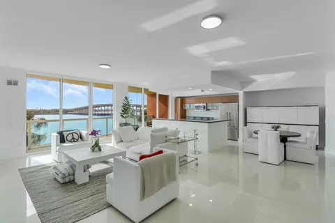 2640 Lake Shore Dr #307, Riviera Beach, FL 33404