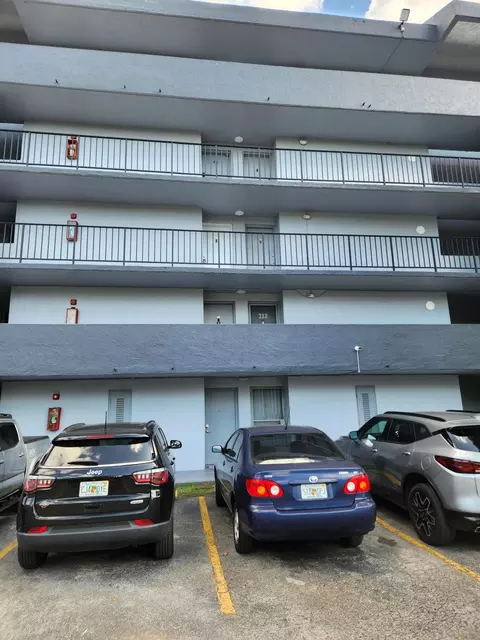 210 Fontainebleau Blvd #311, Miami, FL 33172