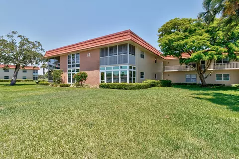 63 Woodland Dr #203/204, Vero Beach, FL 32962