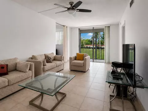 8962 S Hollybrook Blvd #205, Pembroke Pines, FL 33025