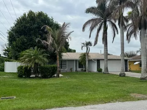 699 Ixoria Ave, Fort Pierce, FL 34982
