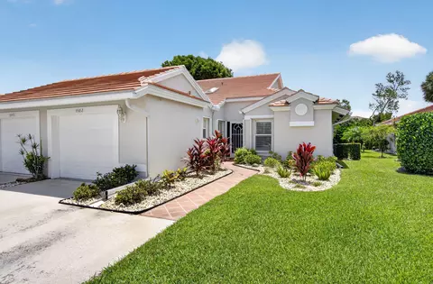 5582 Royal Lake Cir, Boynton Beach, FL 33437