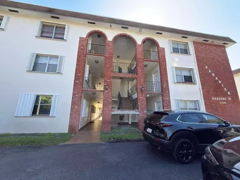 2200 Taylor St #104, Hollywood, FL 33020