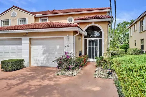 12434 Crystal Pointe Dr #202, Boynton Beach, FL 33437