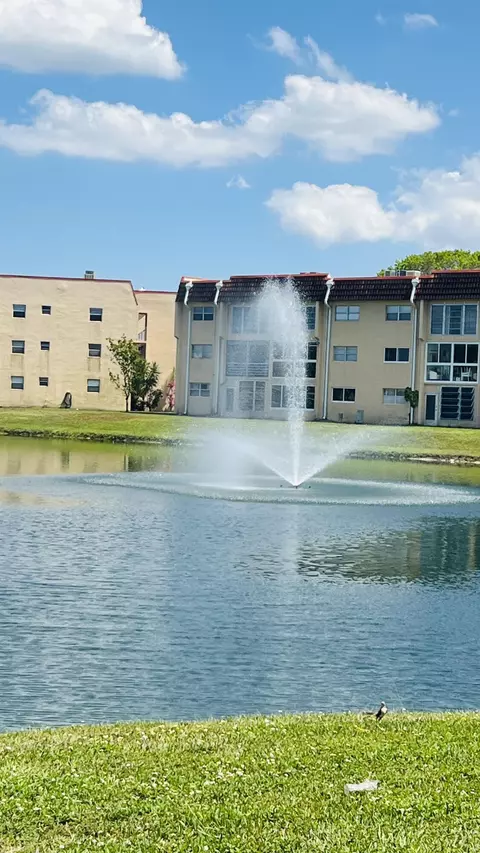 8920 Sunrise Lakes Blvd #208, Sunrise, FL 33322
