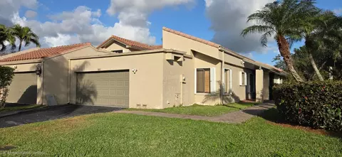 566 Village Lake Dr, Weston, FL 33326