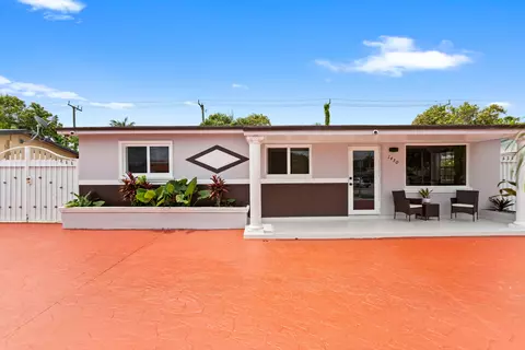 1450 W 37th St, Hialeah, FL 33012