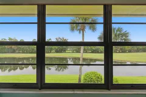 29 Plantation Dr #202, Vero Beach, FL 32966